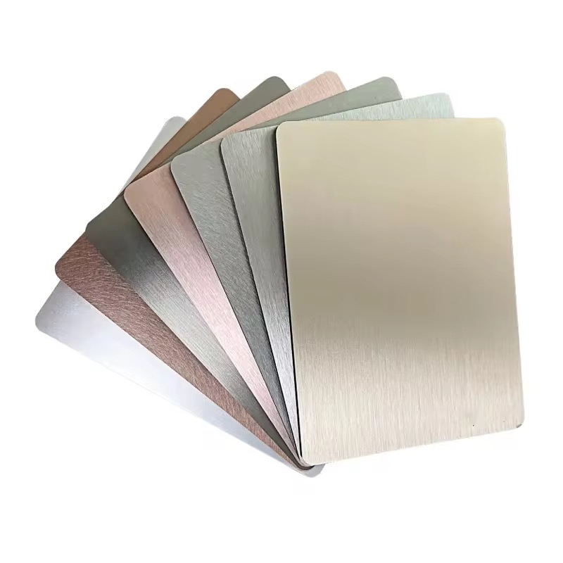 Стеновая панель с металлической текстурой, предотвращающая столкновения