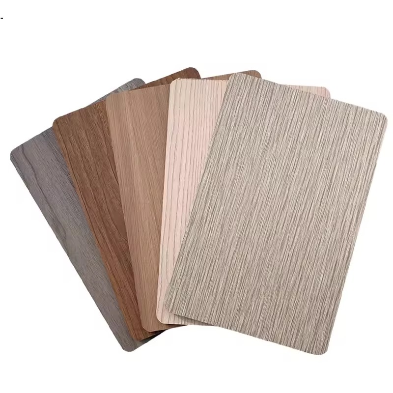 Стеновая панель с текстурой дерева, предотвращающая столкновения